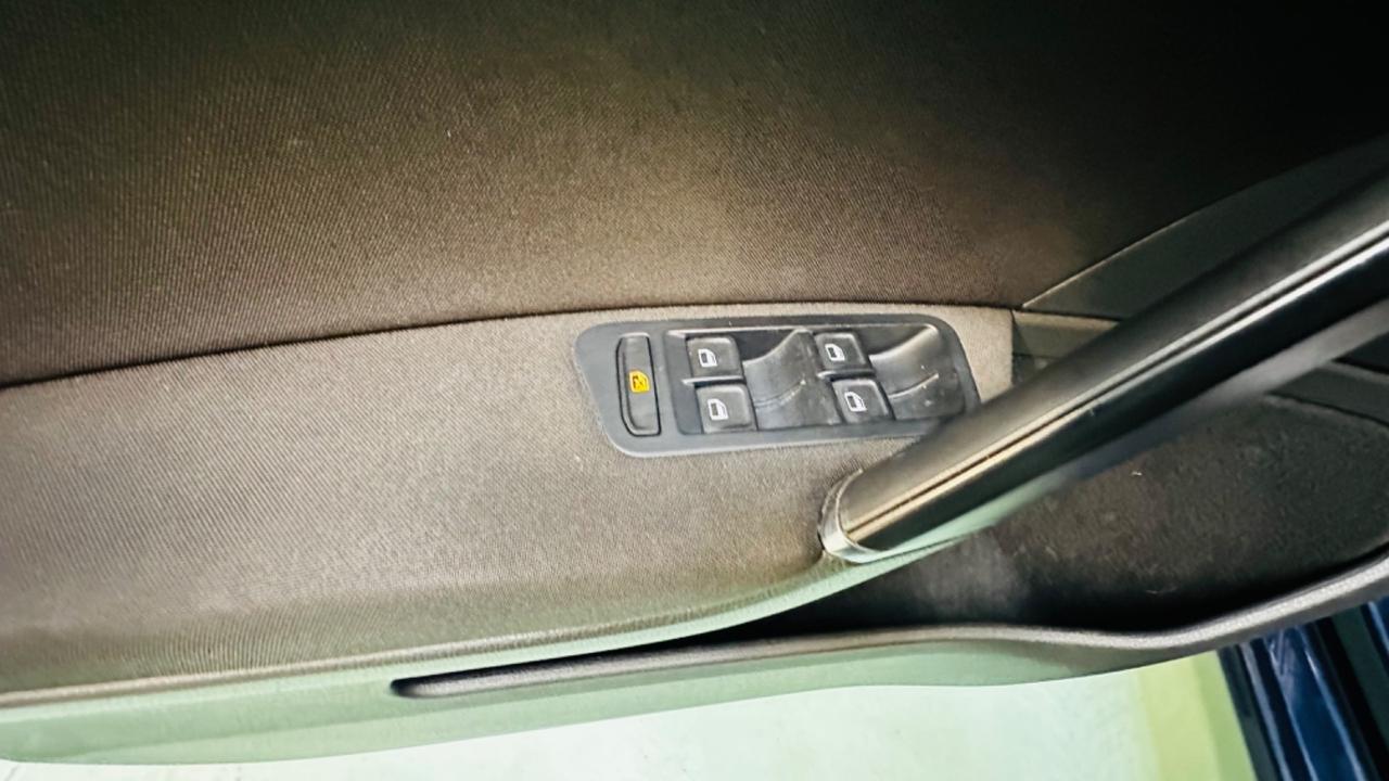 Volkswagen Golf 1.6 TDI 5p. Highline BlueMotion Technology