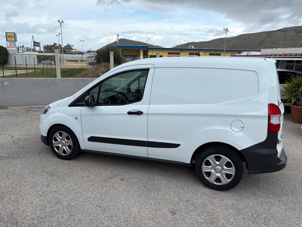 Ford Transit Courier 1.5 TDCi 75CV Van Entry