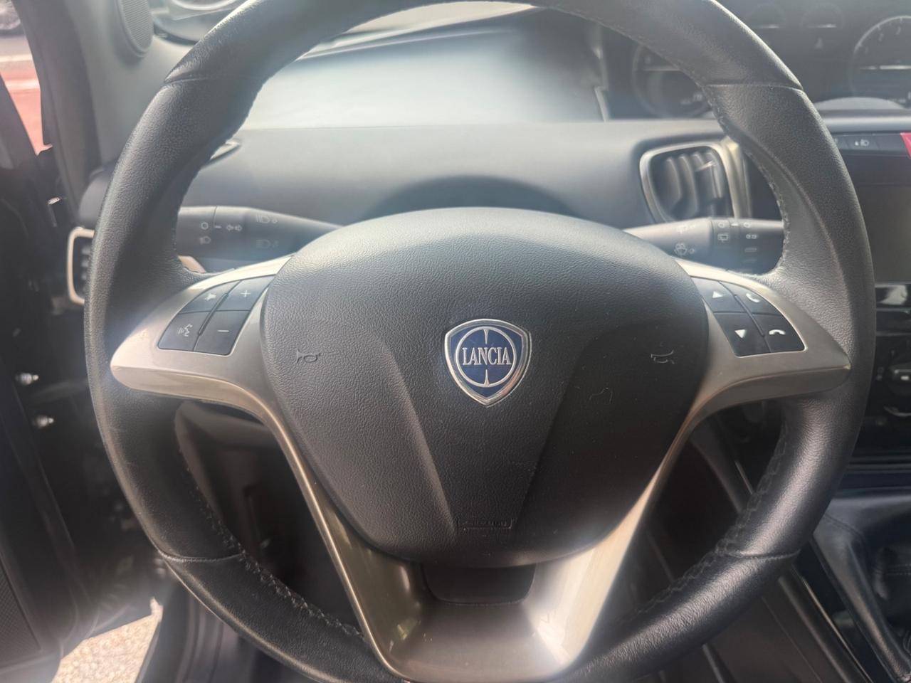 Lancia Ypsilon 1.2 69 CV 5 porte S&S Platinum