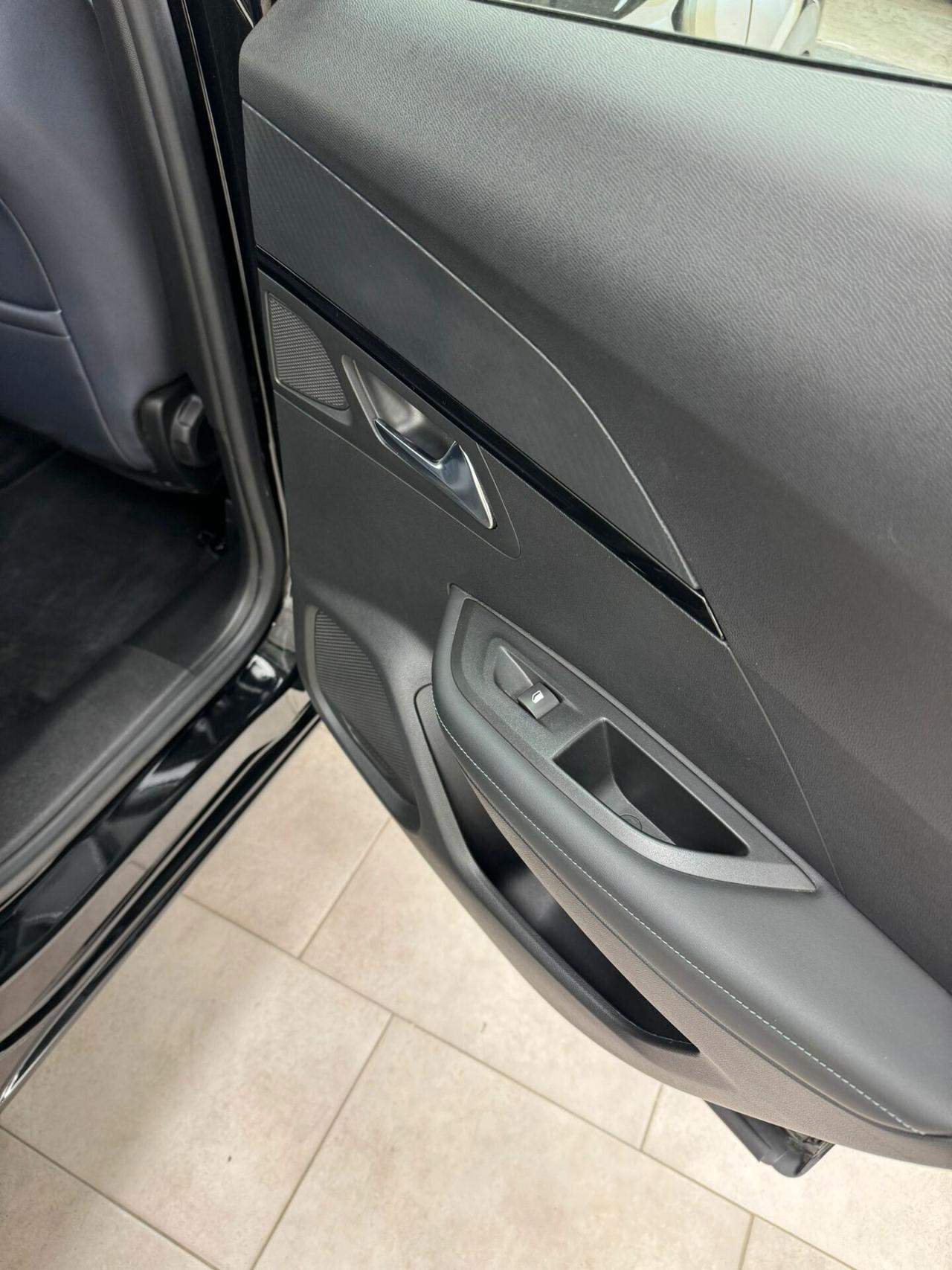 Peugeot 2008 BlueHDi 100 S&S Allure