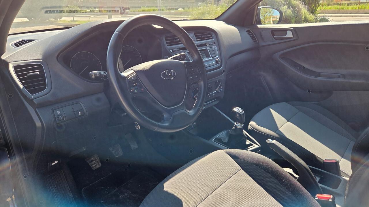 Hyundai i20 1.2 5 porte Blackline GPL