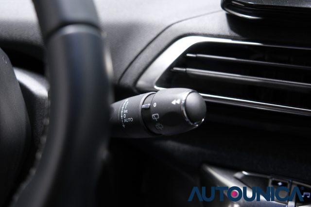 PEUGEOT 3008 HYBRID4 300 E-EAT8 ALLURE PACK