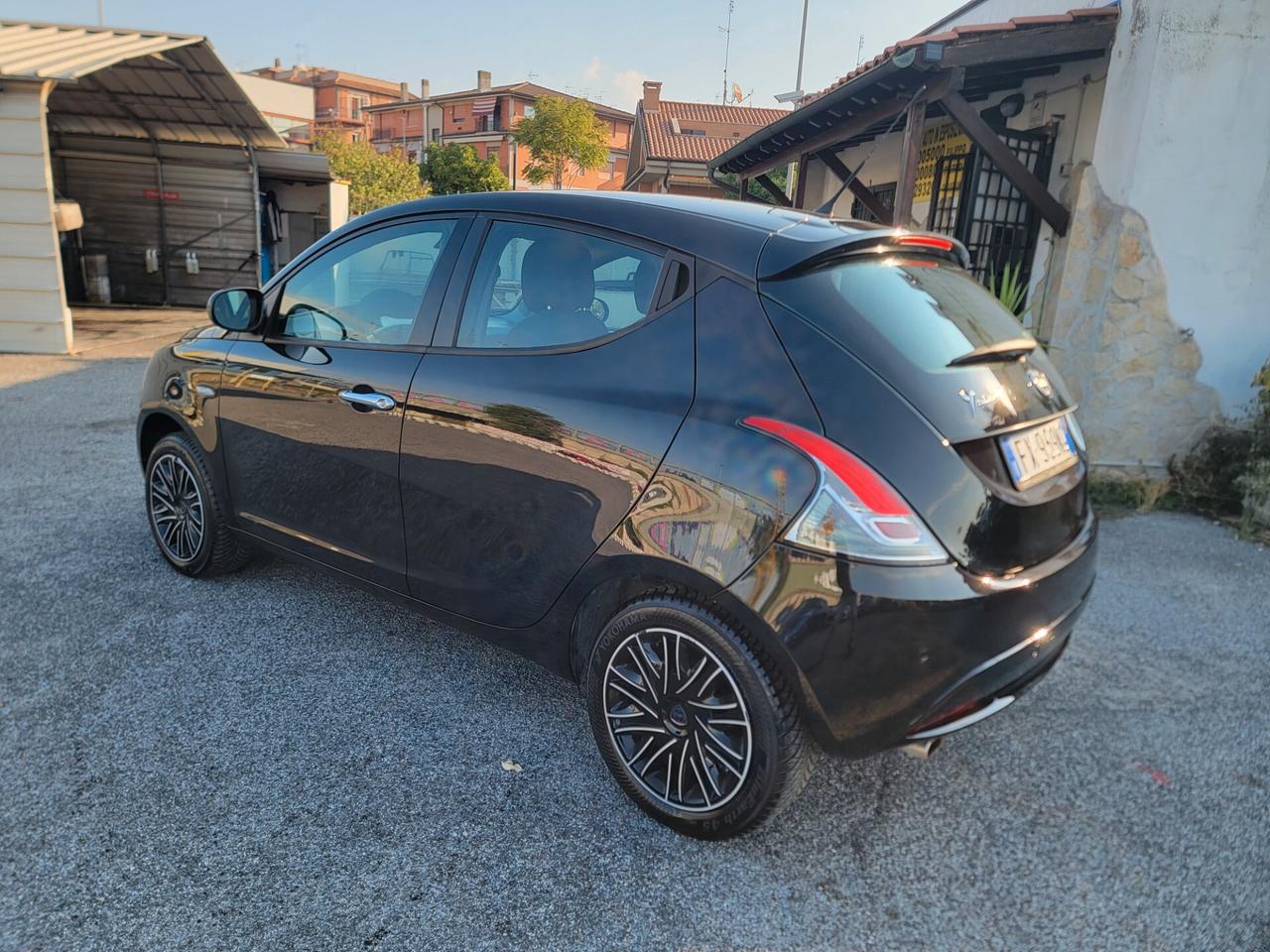 LANCIA Ypsilon 1.2 69 CV 5 porte S&S Black and Noir garanzia