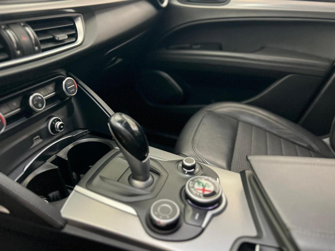 Alfa Romeo Stelvio 2.2 Turbodiesel 180 CV AT8 RWD Super