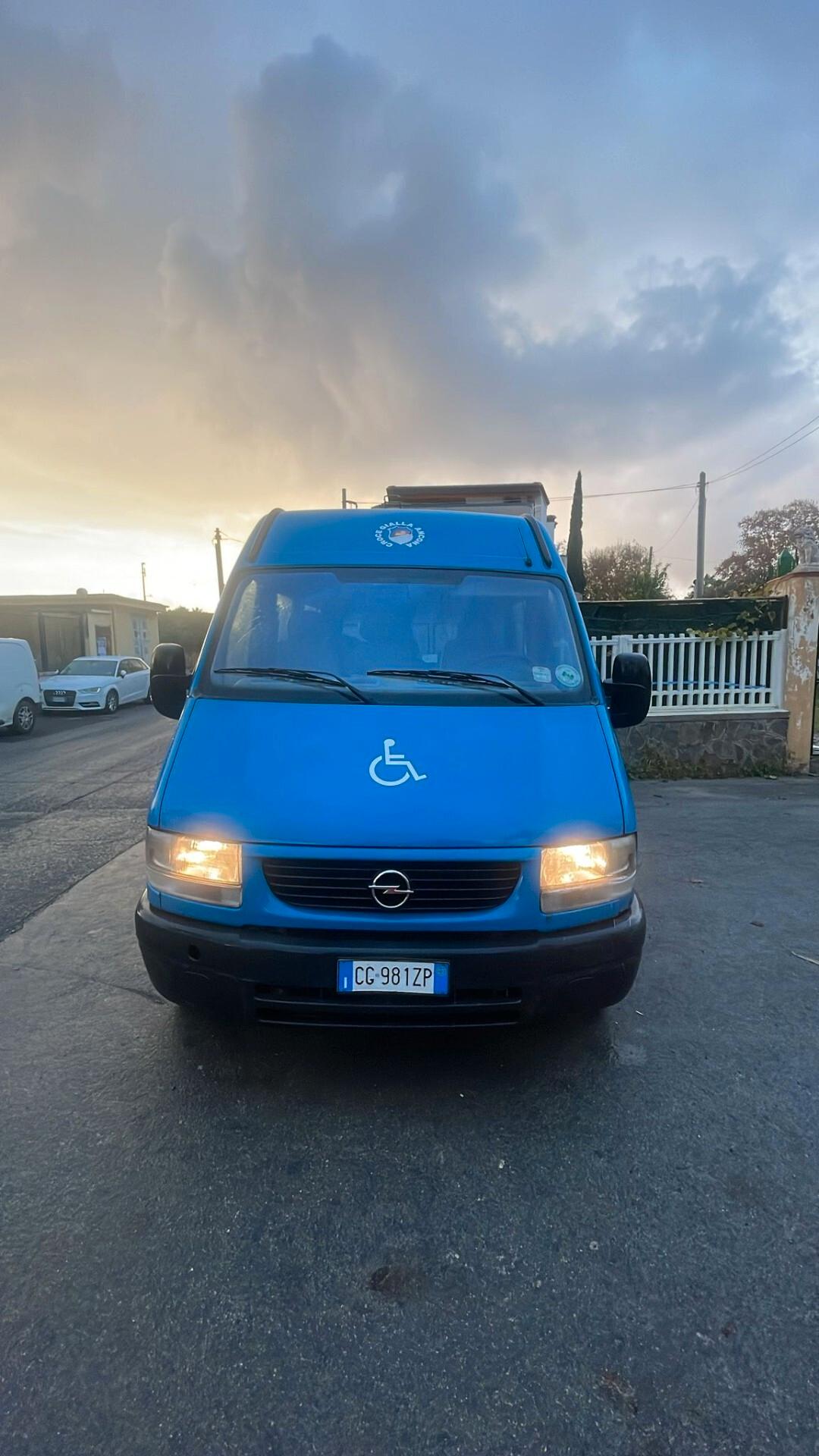 Opel 9 posti con pedana disabili