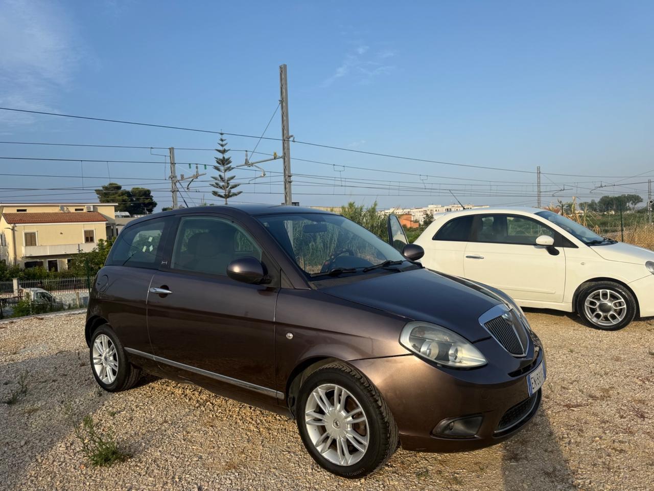 Lancia Ypsilon 1.3 MJT 75 CV 2.999€ PERMUTE