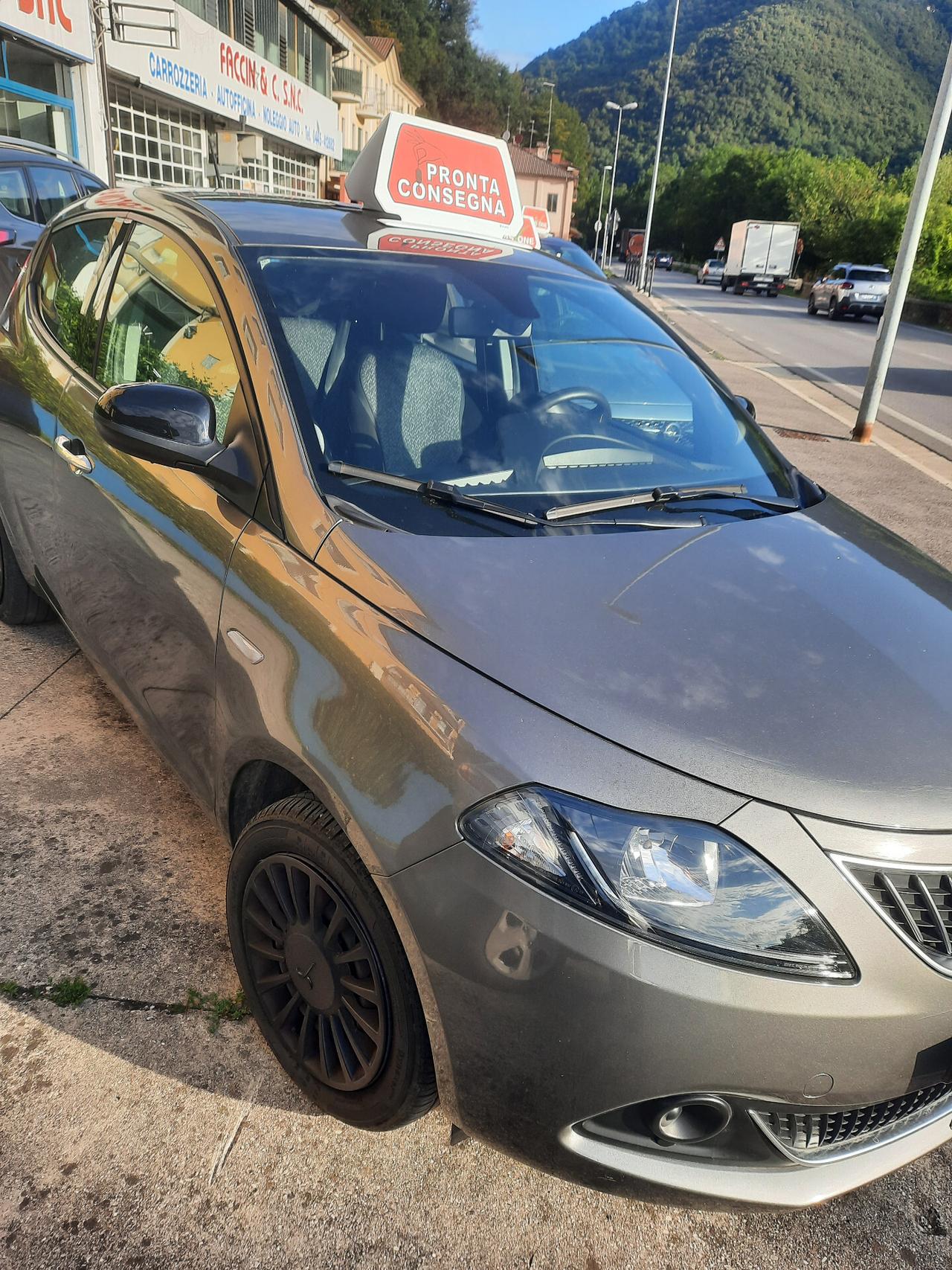 Lancia Ypsilon 1.0 FireFly 5 porte S&S Hybrid Ecochic Silver