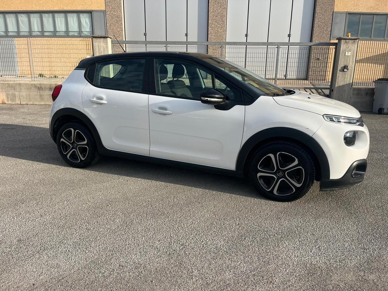 Citroen C3 BlueHDi Shine abbinata a Carrattrezzi