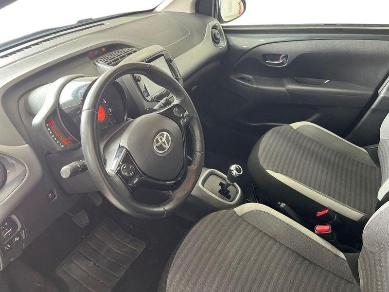 Toyota Aygo Aygo 5p 1.0 x-play m-mt 72cv