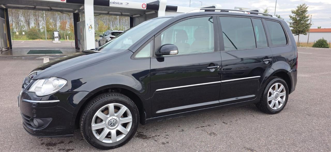 Volkswagen Touran 2.0 16V TDI Highline 5 posti neop
