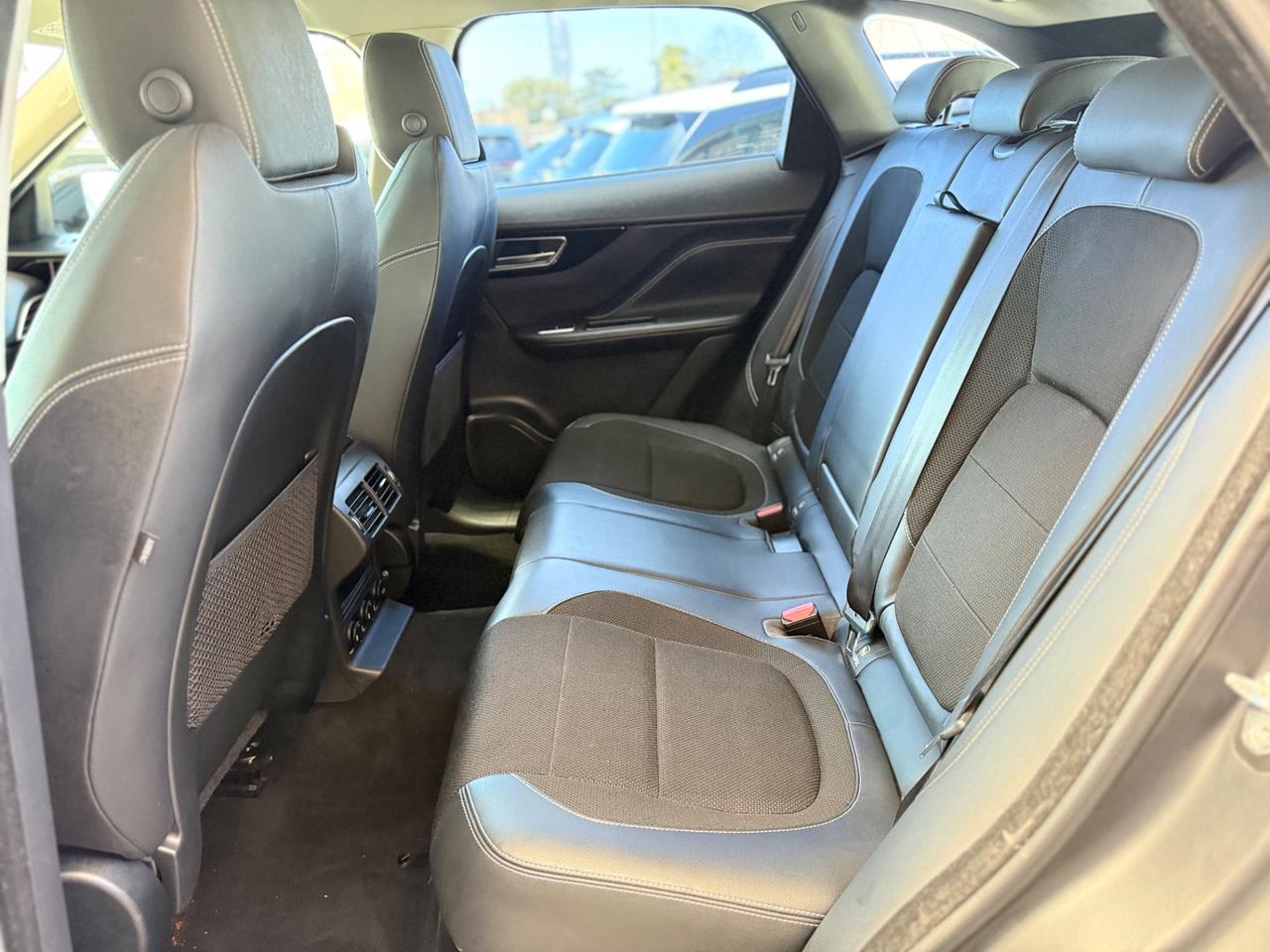 Jaguar F-Pace 2.0 D 180 CV AWD R-Sport motore nuovo