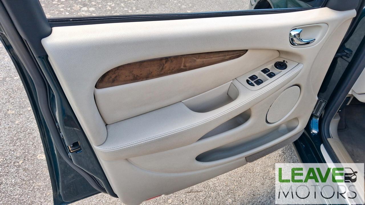 Jaguar X-Type 2 litri V6 Executive (M1540)
