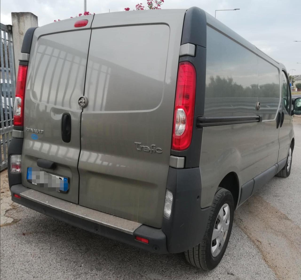 RENAULT TRAFIC
