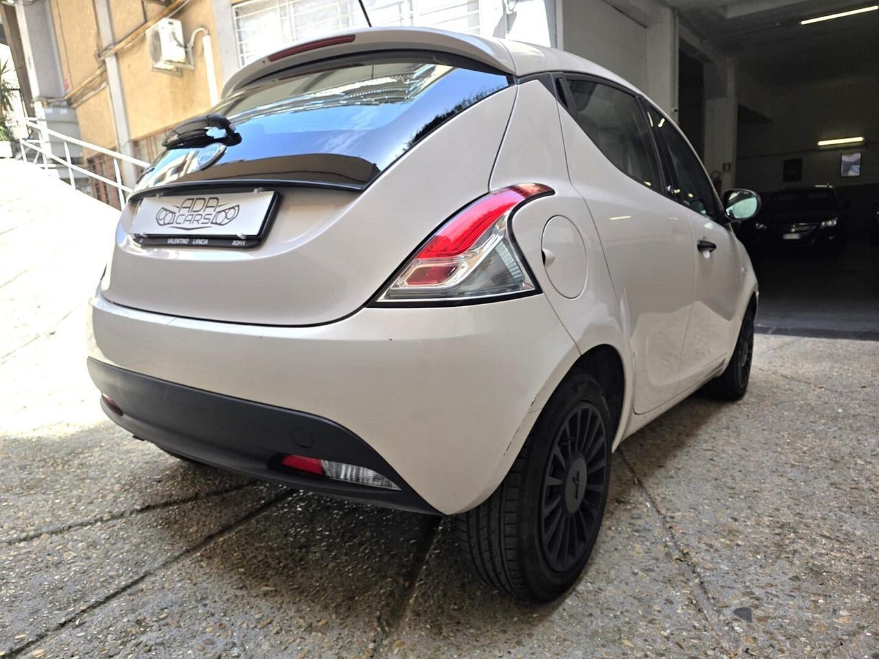 LANCIA YPSILON 1.2 - ADATTA A NEOPATENTATI