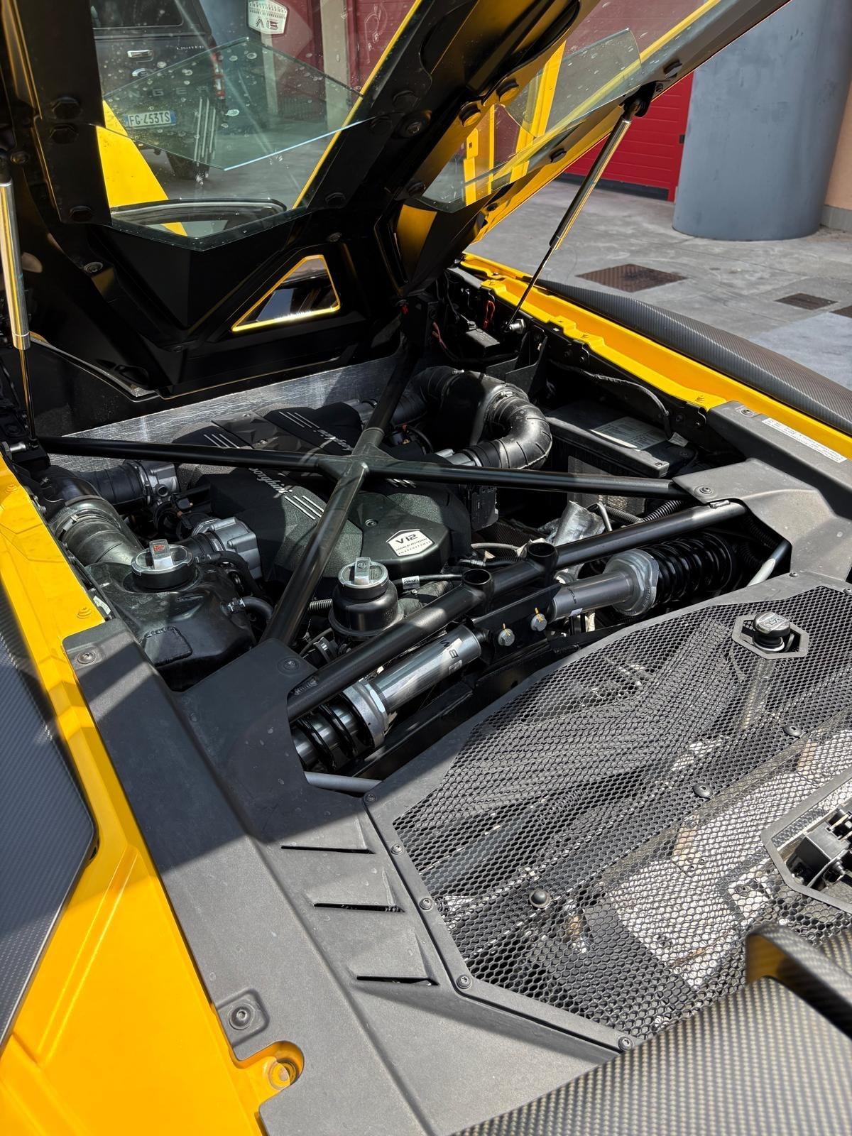 Lamborghini Aventador 6.5 V12 LP750-4 Superveloce Roadster