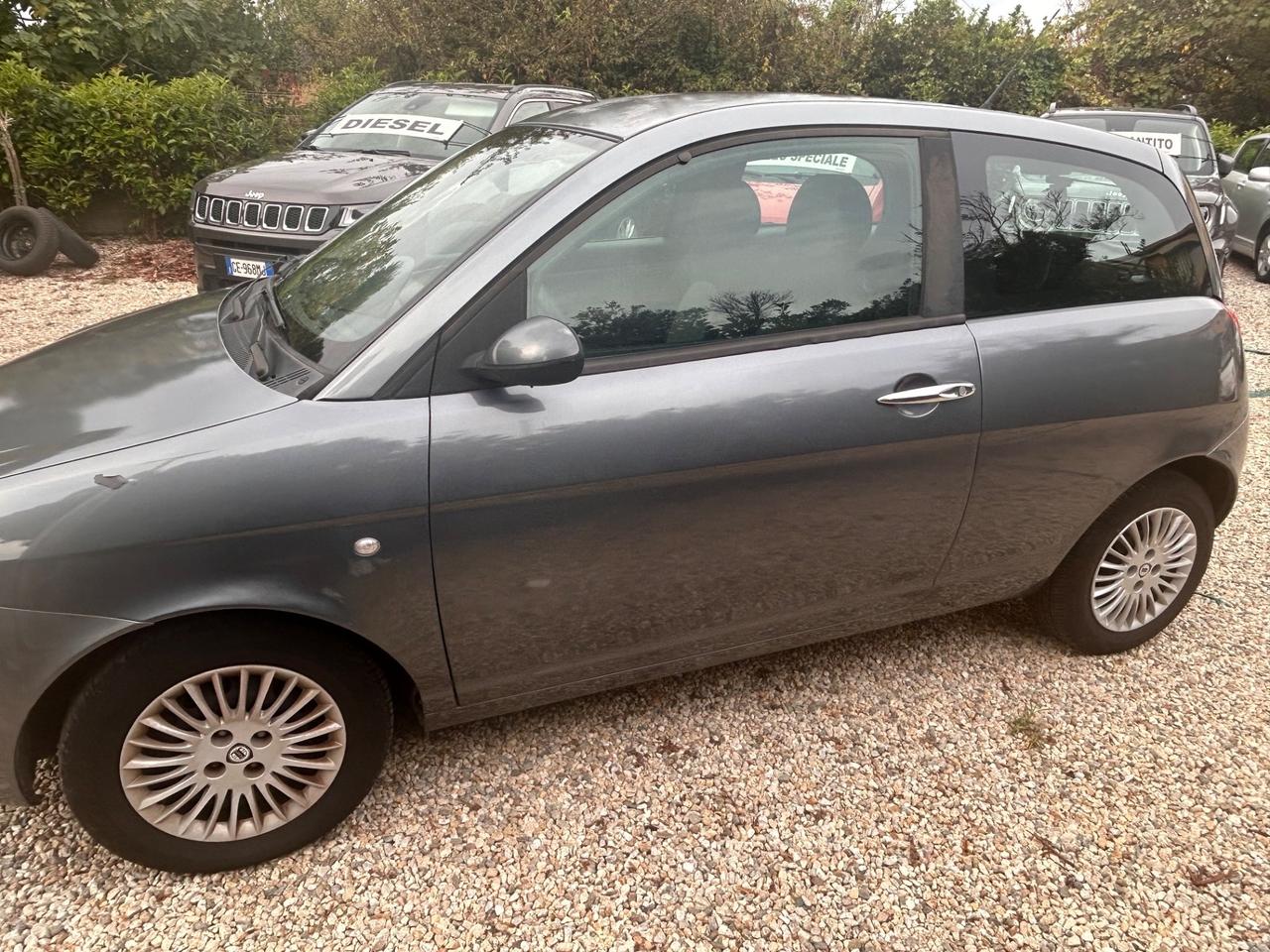 Lancia Ypsilon 1.2 16V Platino