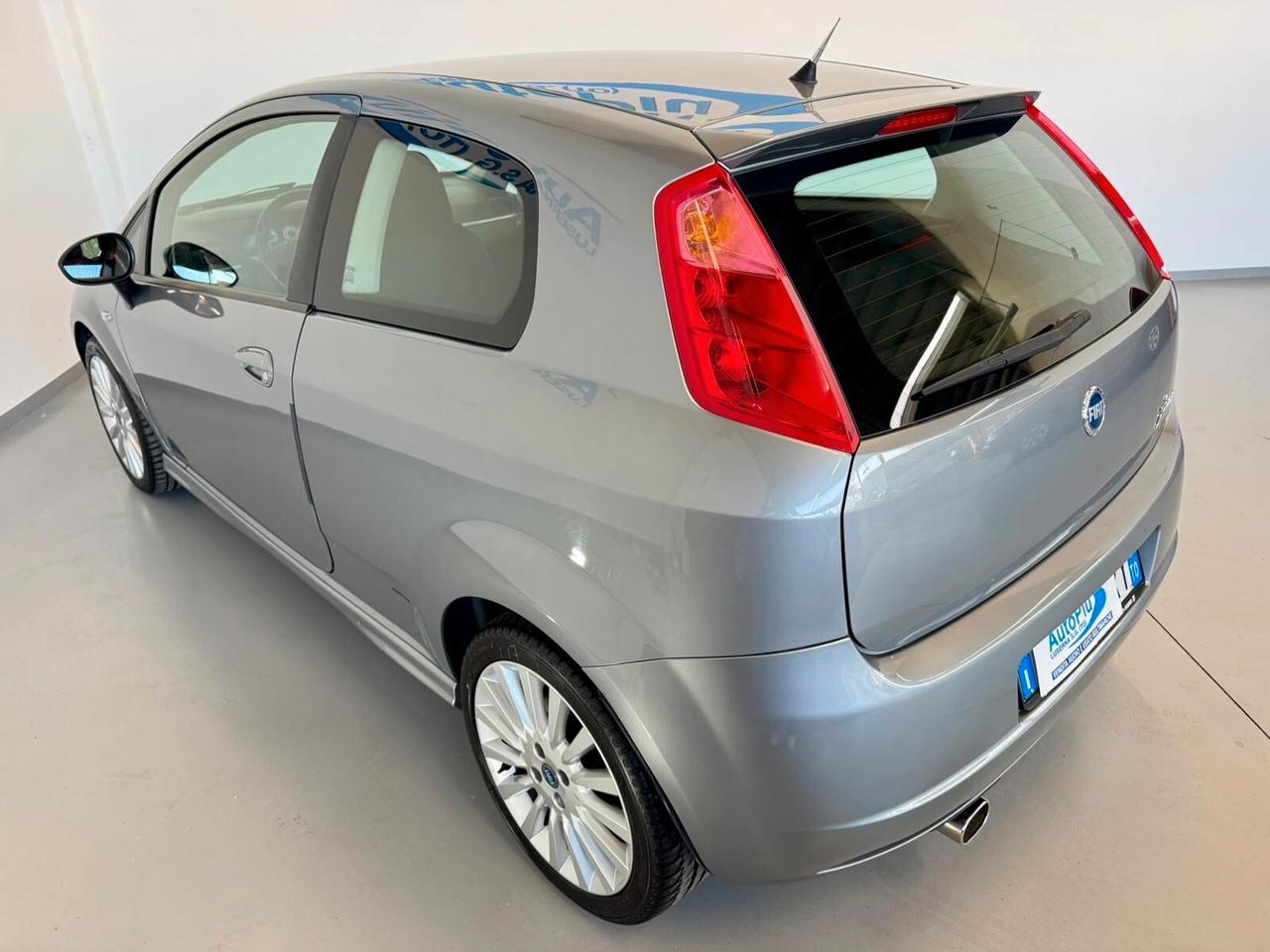 Fiat Grande Punto 1.4 Starjet 16V 3 porte Sport