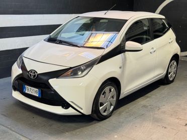 Toyota Aygo 1.0 VVT-i 69 CV 5 porte x-black Tss