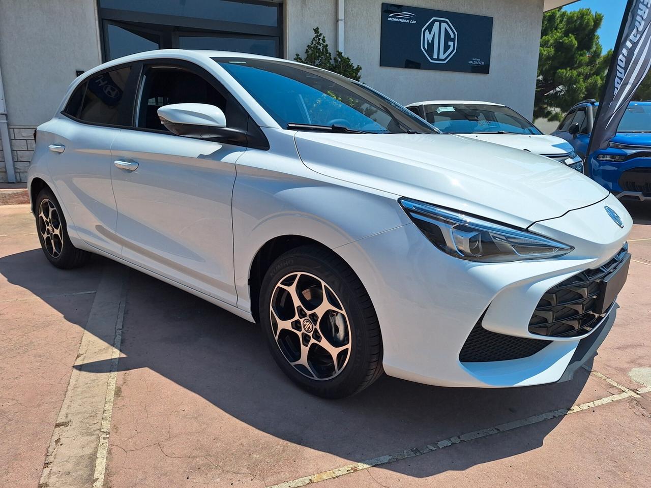 NUOVA MG3 HYBRID LUXURY