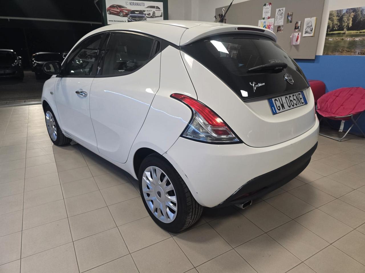 Lancia Ypsilon 1.2 69 CV 5 porte Platinum