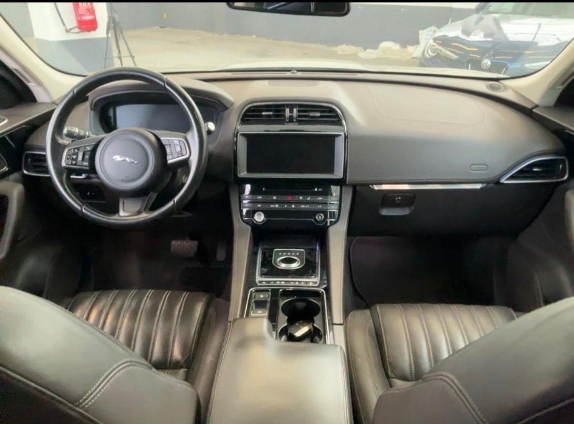 Jaguar F-Pace 2.0 D 180 CV AWD Prestige Catena fatta in Jaguar