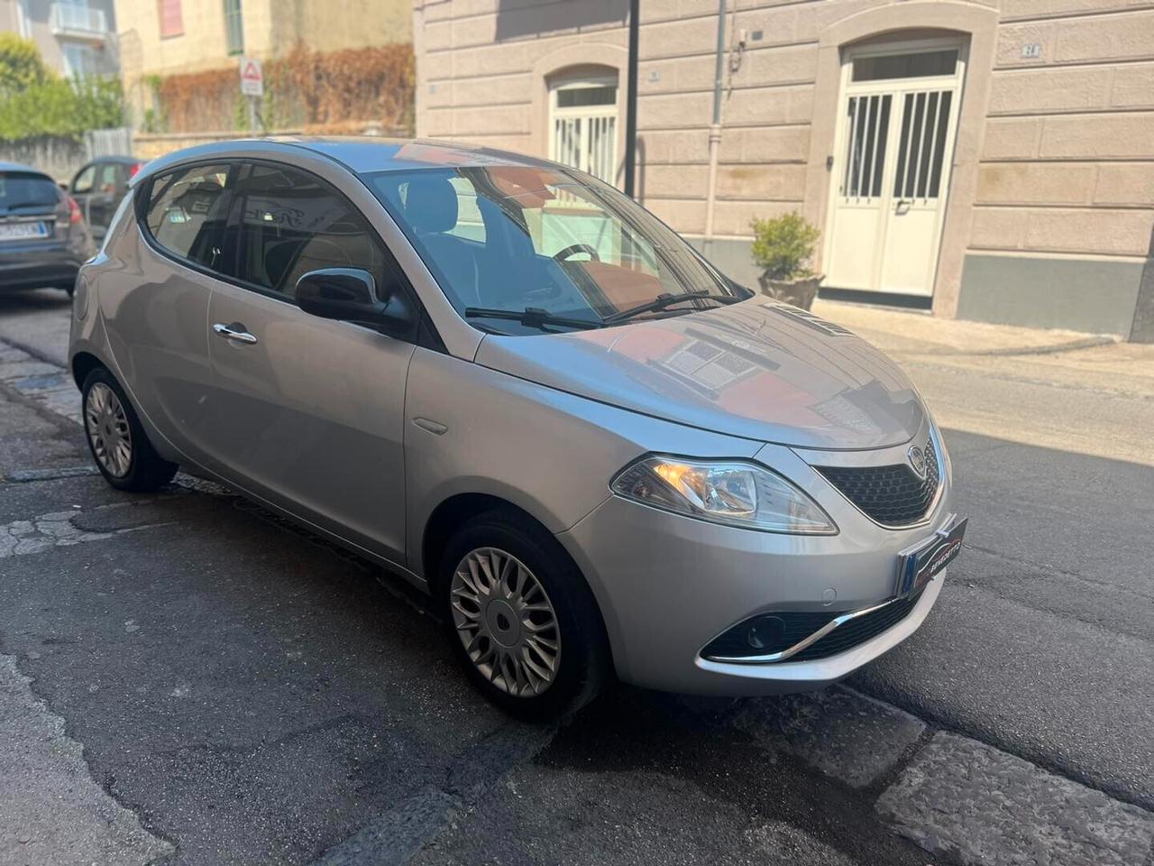 Lancia Ypsilon 1.2 69 CV 5 porte Gold 12/2016