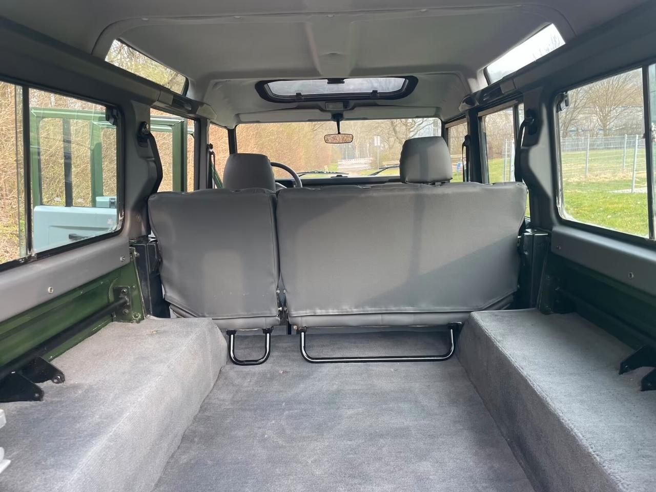 Land Rover Defender 300Tdi SW completamente restaurato