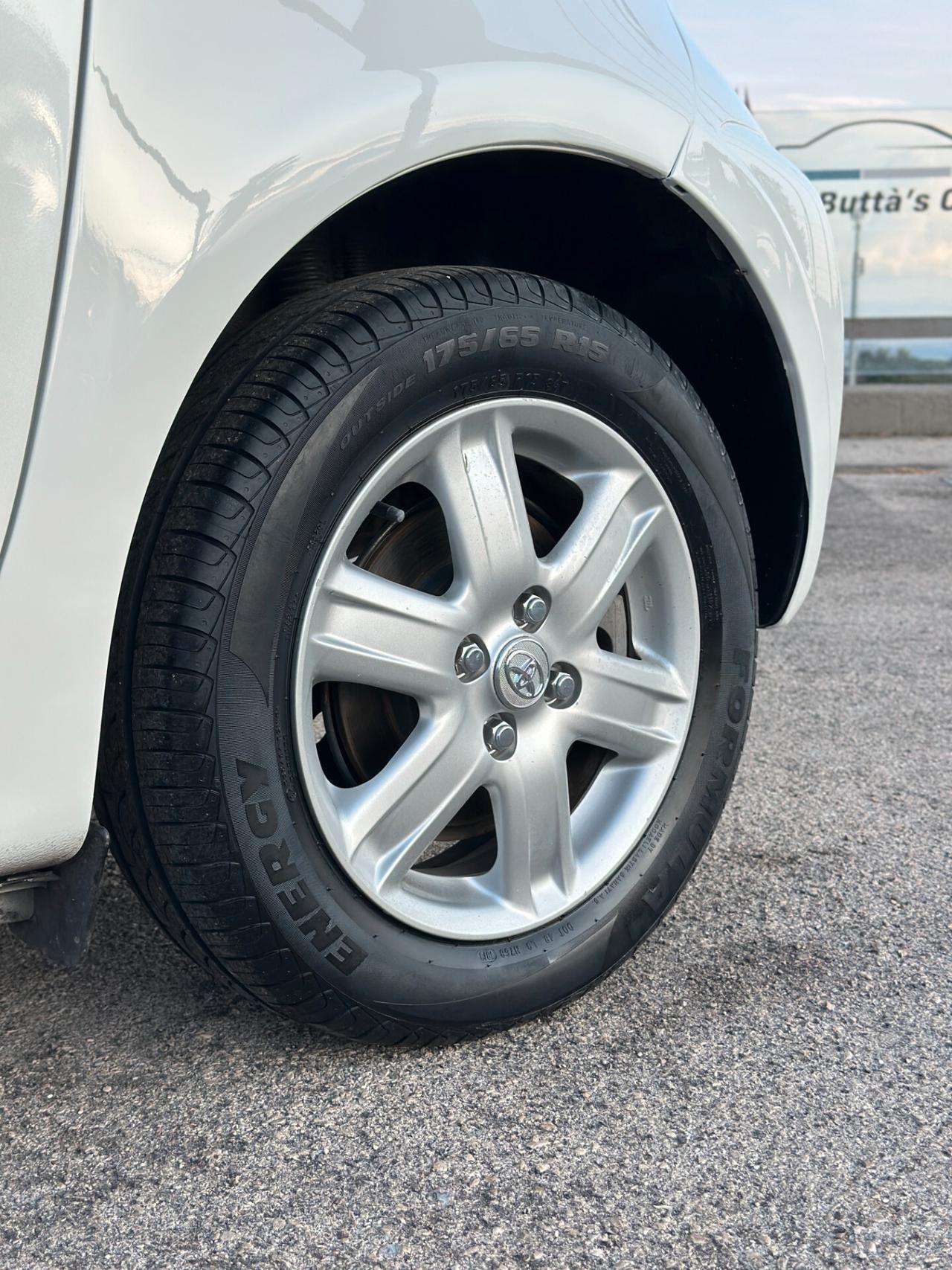 Toyota iQ 1.0 Lounge CVT 2012 Automatica