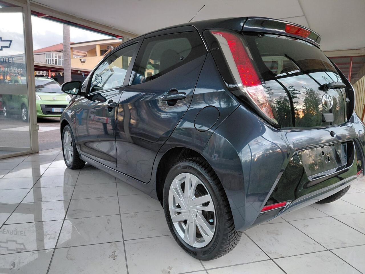 Toyota Aygo 1.0 VVT-i 69 CV 5 porte x-clusiv