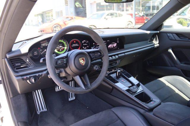 PORSCHE 911 992 Carrera 4 GTS