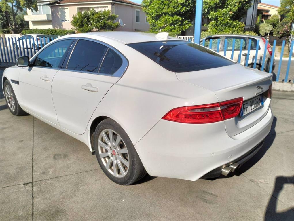 JAGUAR XE 2.0d i4 Pure 180cv auto my19 del 2016