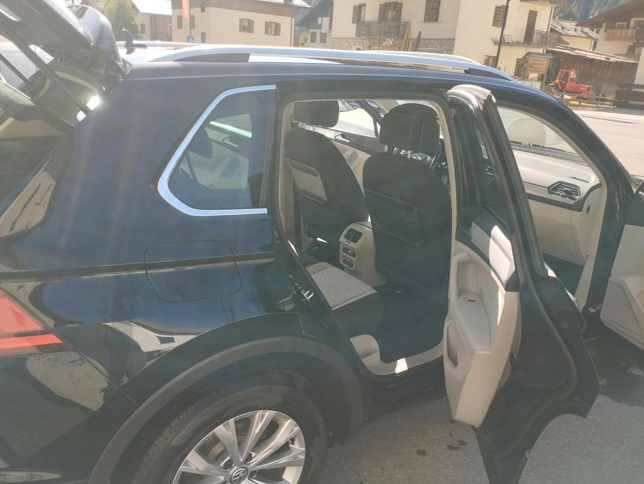 Volkswagen Tiguan 2.0 TDI SCR DSG 4MOTION Business BMT