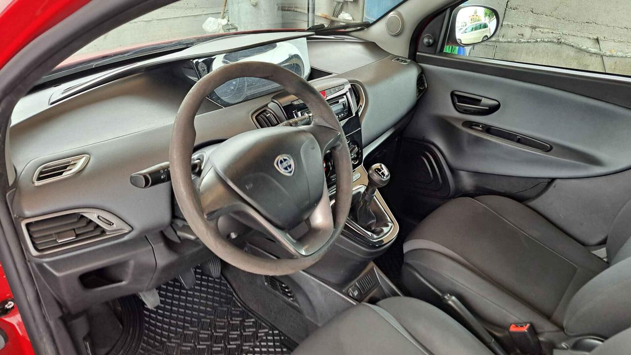 Lancia Ypsilon 1.3 MJT 16V 95 CV S&S Silver