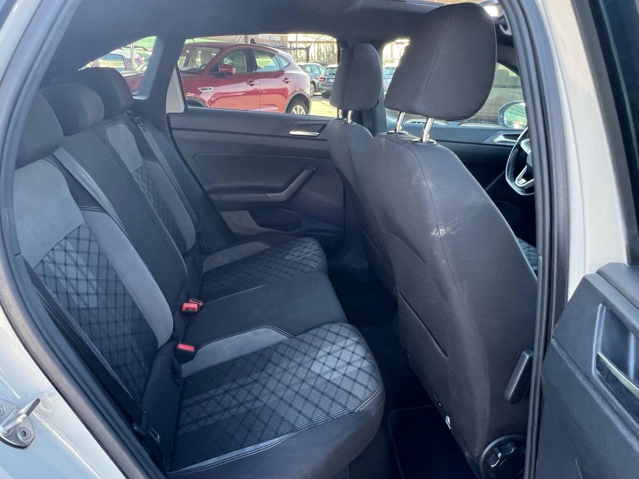 Volkswagen Taigo 1.0 TSI 110 CV R-Line TETTO APRIBILE / FINANZIABILE