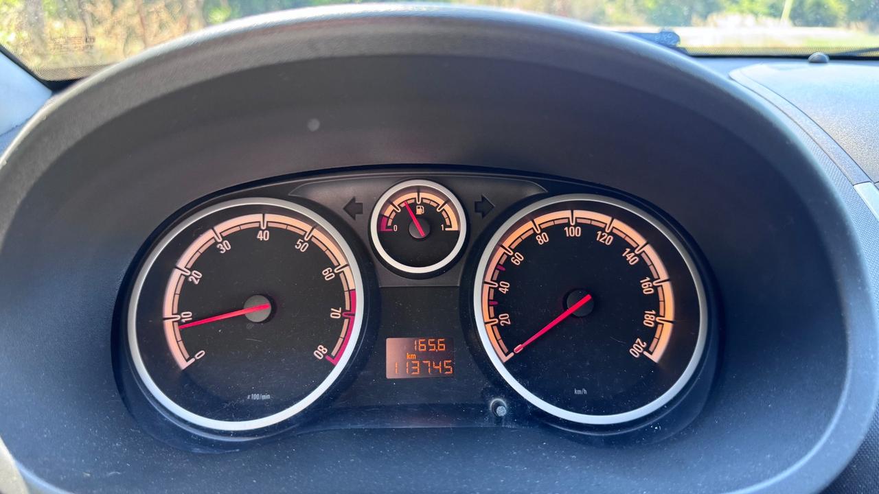 Opel Corsa 1.2 5 porte Club