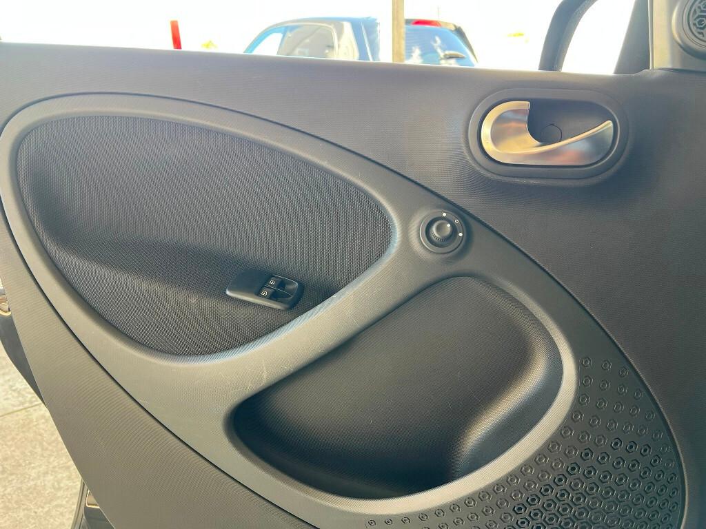 Smart Forfour 1.0 71 CV Total Black 30.000KM!