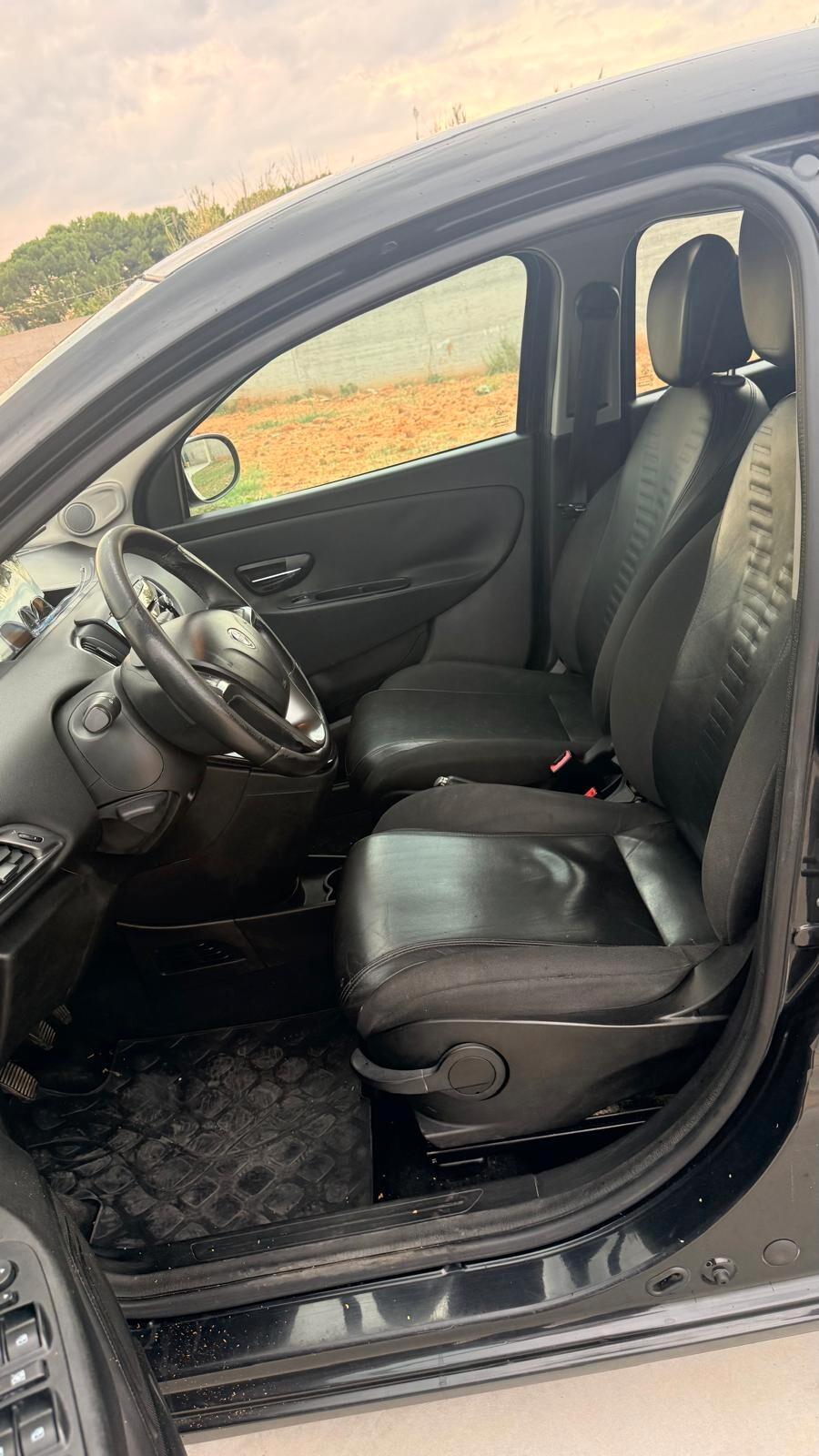 Lancia Ypsilon 1.3 MJT 16V 95 CV 5 porte S&S Silver