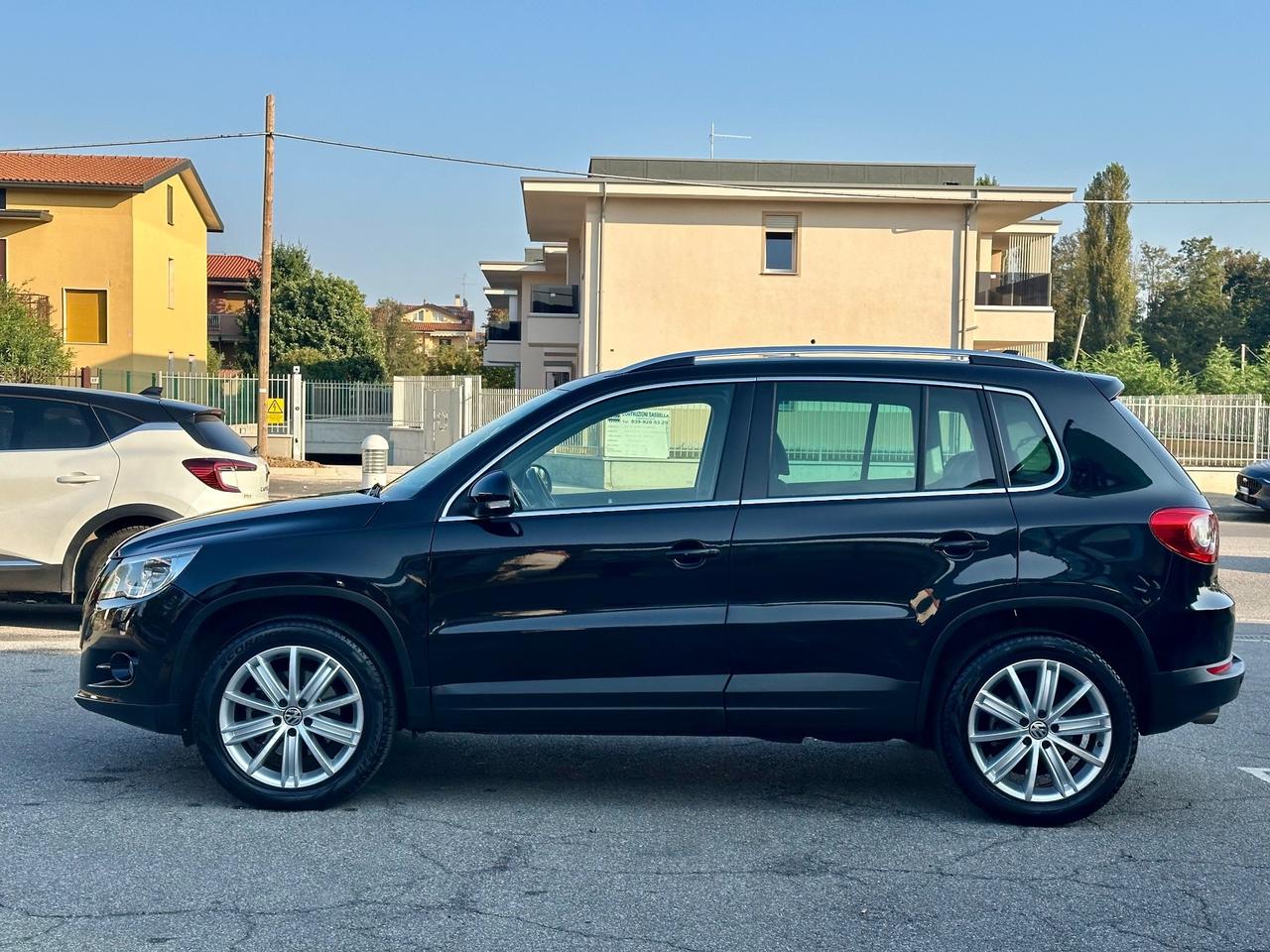 Volkswagen Tiguan 2.0 TDI DPF 4MOTION tiptronic Track & Field