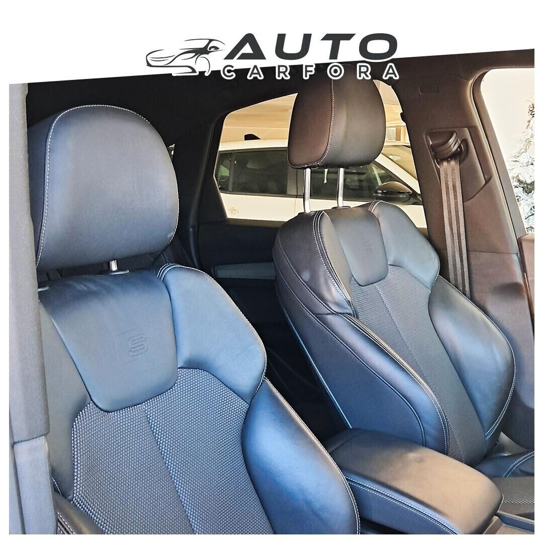 Audi Q5 Sportback 40 tdi Identity Black s-line interno