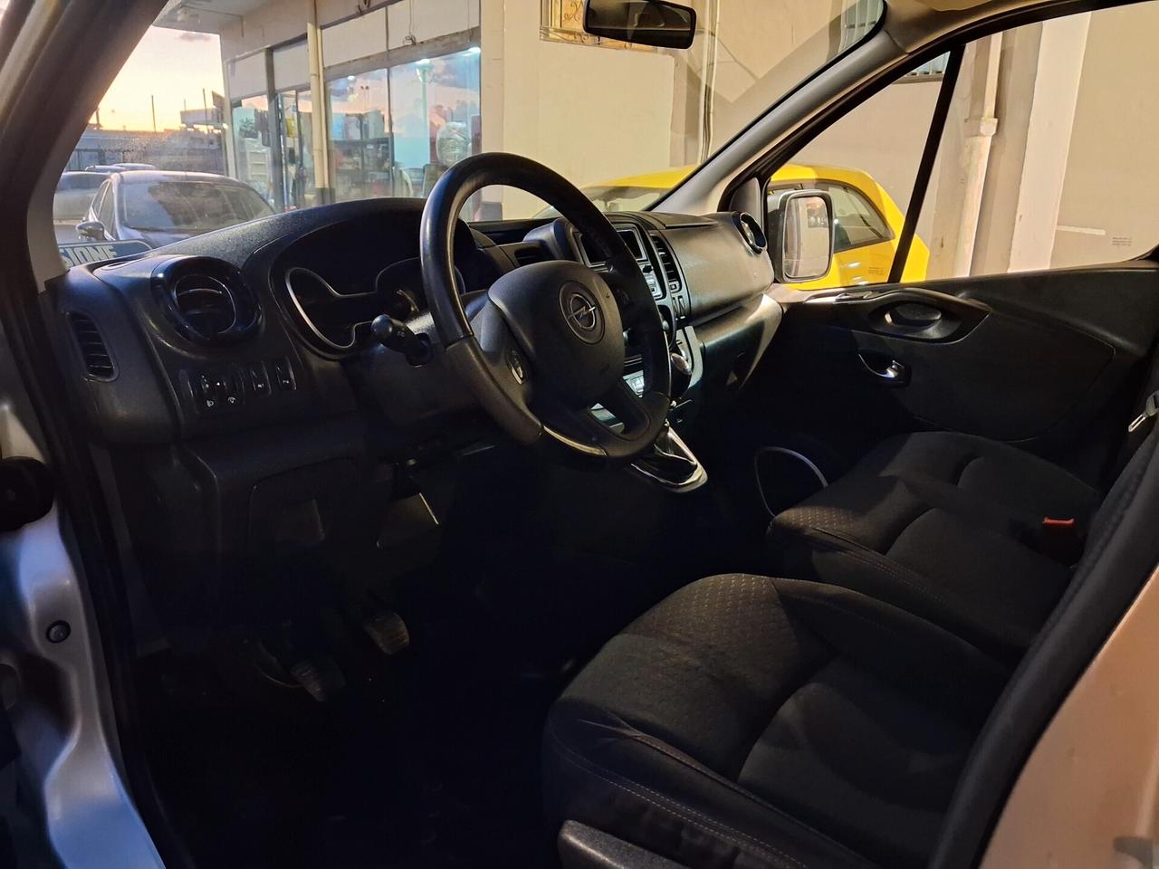 Opel Vivaro 1.6 CDTI uni pro 9 posti (Gancio train