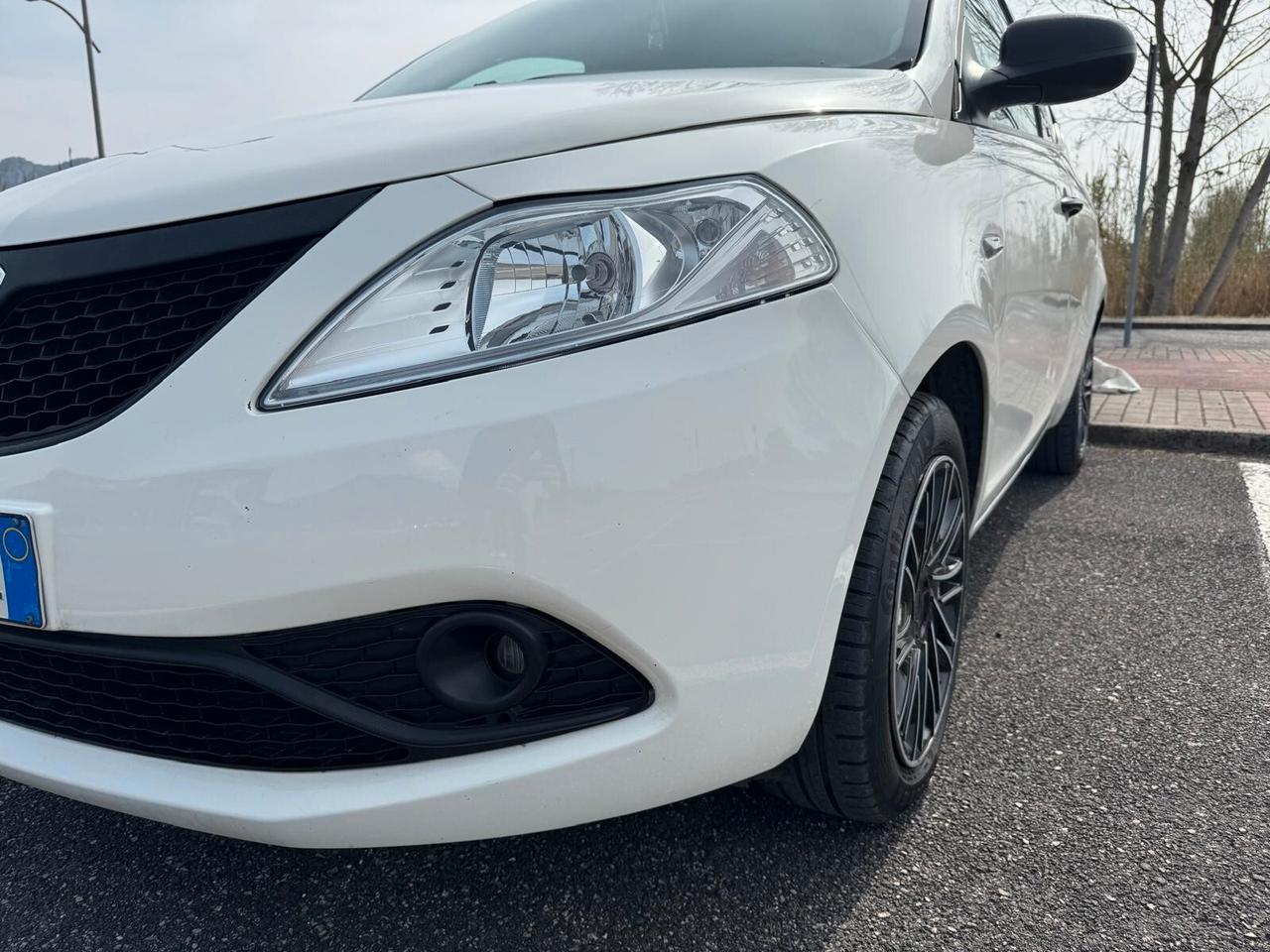 Lancia Ypsilon 1.2 5 porte GPL Platinum ok neopatentati