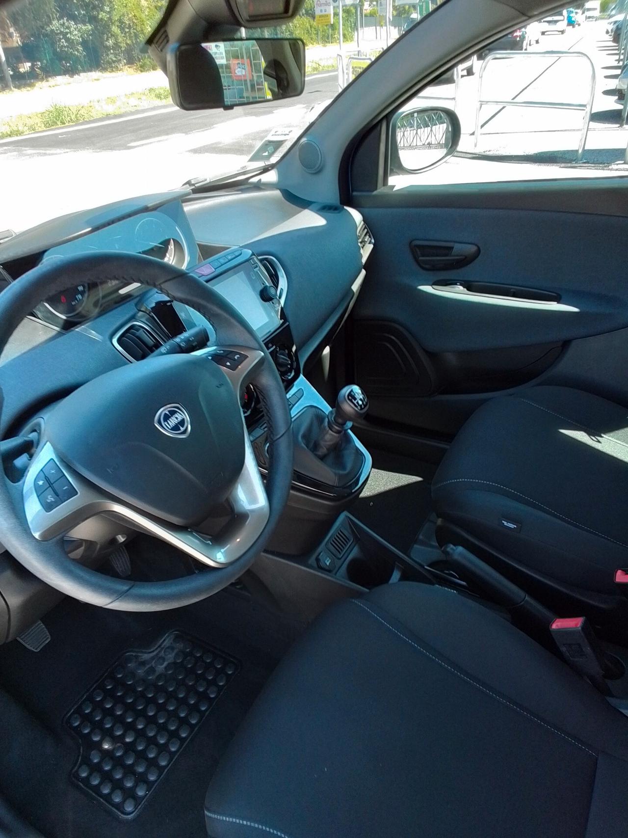 Lancia Ypsilon 1.0 FireFly 5 porte S&S Hybrid Ecochic Gold