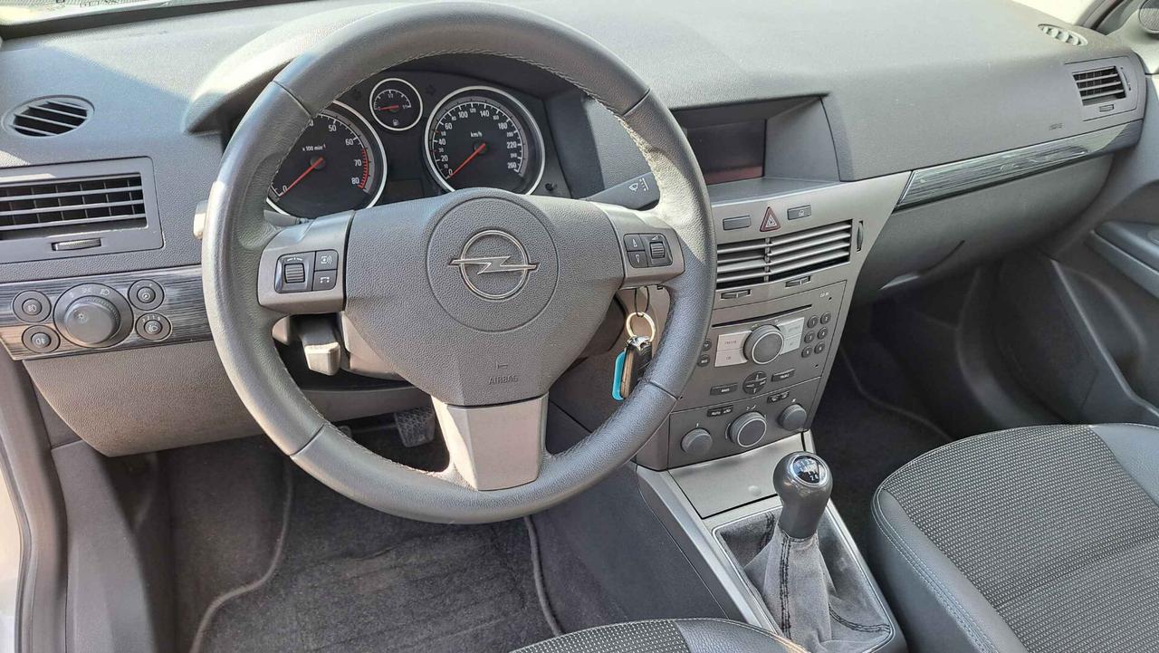 Opel Astra 1.6 16V Twinport Station Wagon Cosmo