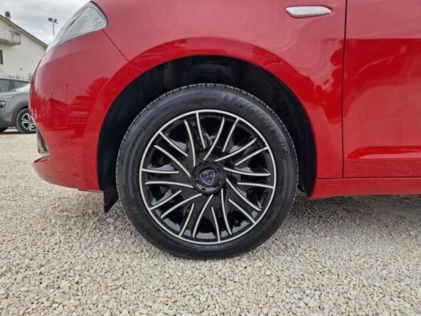 Lancia Ypsilon 1.2 69 CV 5 porte GPL EcoChic Gold