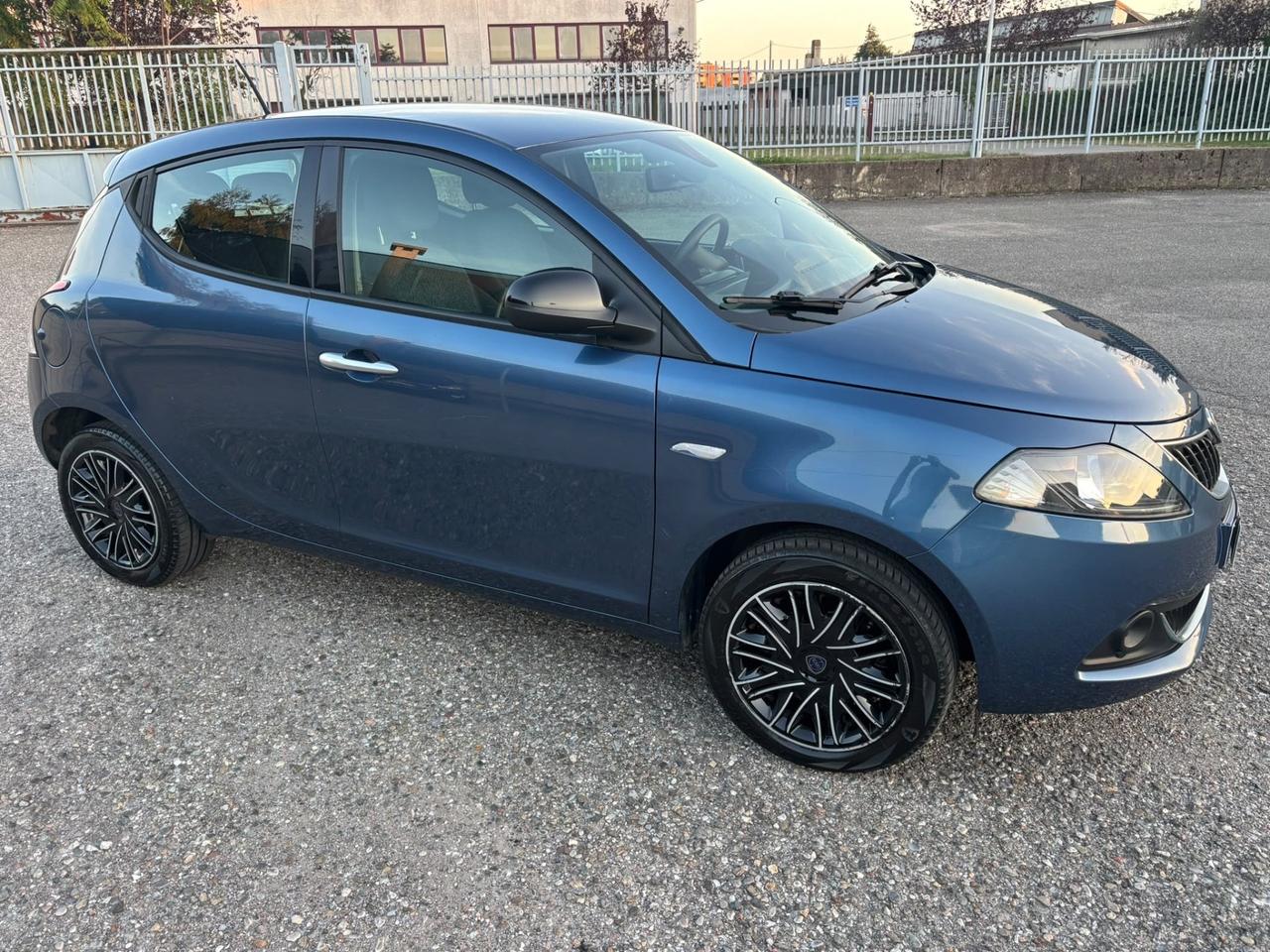 Lancia Ypsilon 1.0 FireFly Hybrid Silver NO VINCOLI DI FINANZIAMENTO