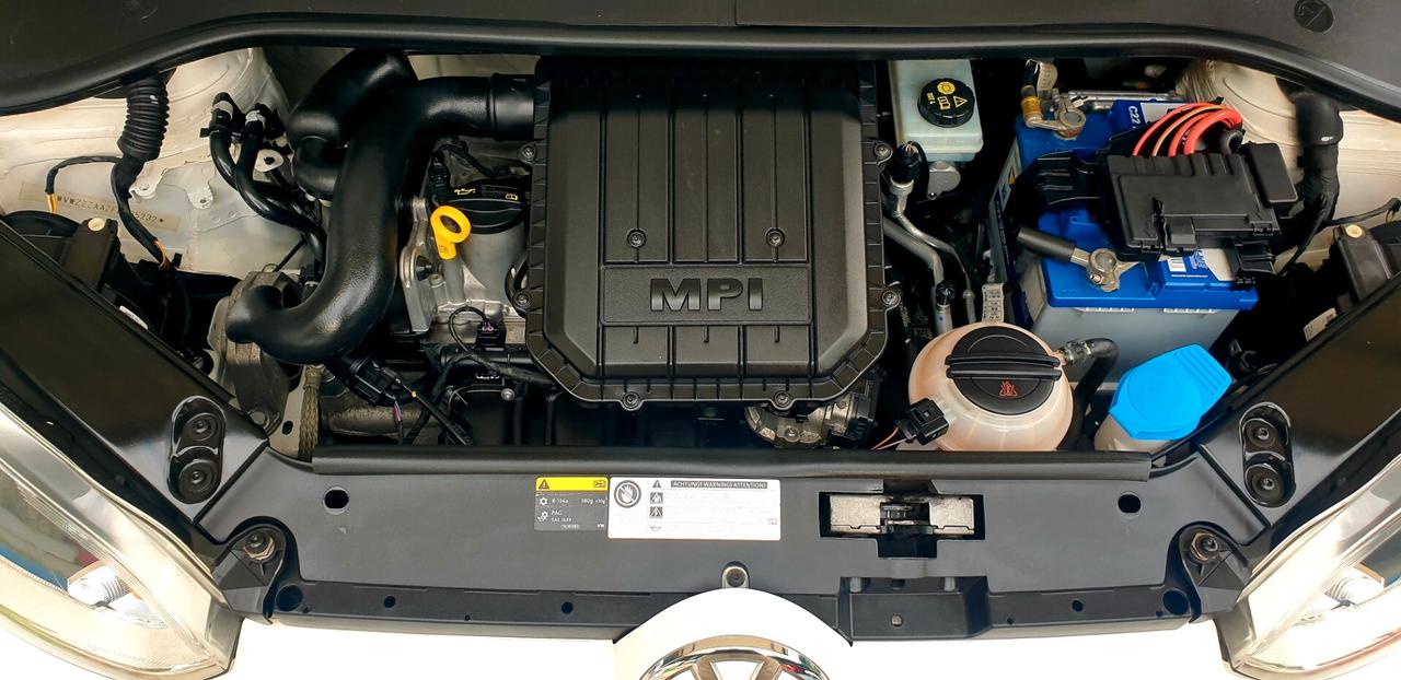 VOLKSWSWAGEN UP 1,0 BENZINA KM 60 MILA NEOPATENTATI