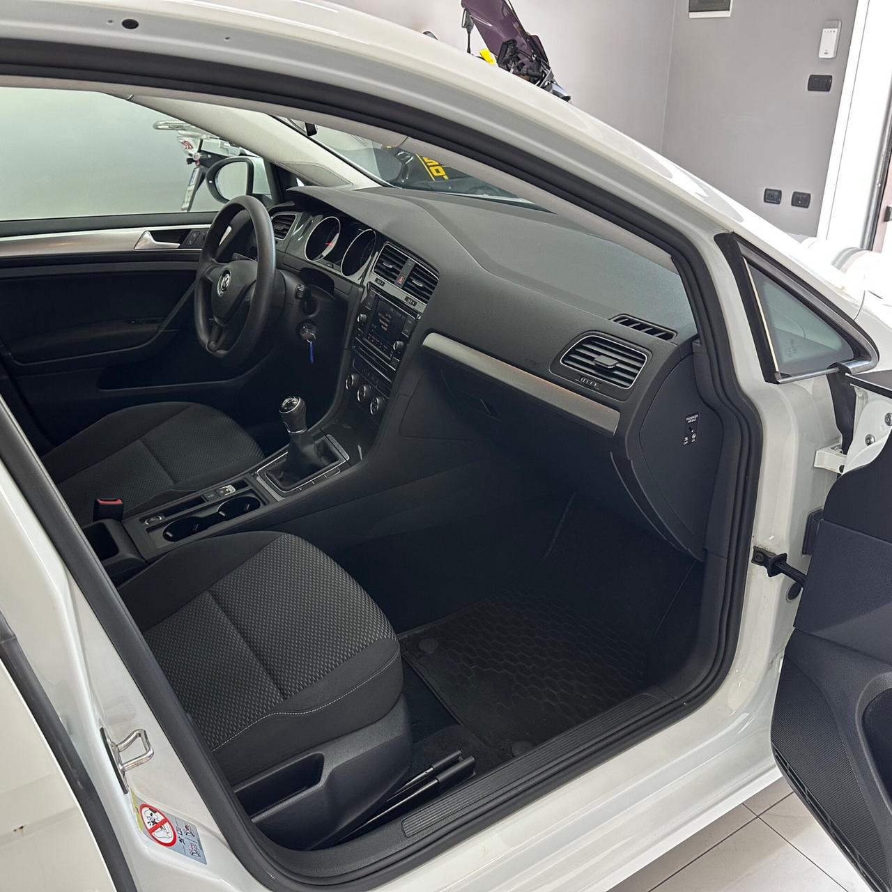 Volkswagen Golf 5p 1.0 tsi Trendline Tech