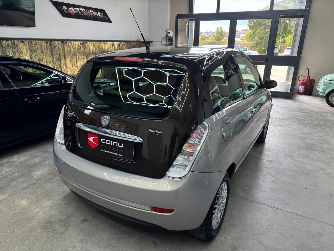 Lancia Ypsilon 1.3 MJT 75 CV Oro