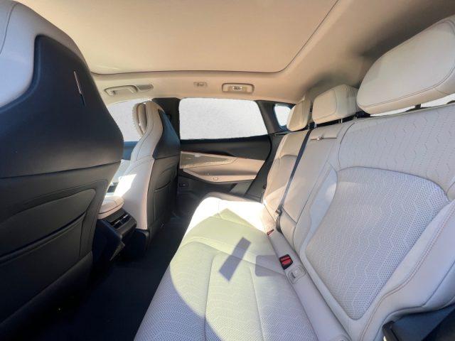 LYNK & CO 08 PHEV More
