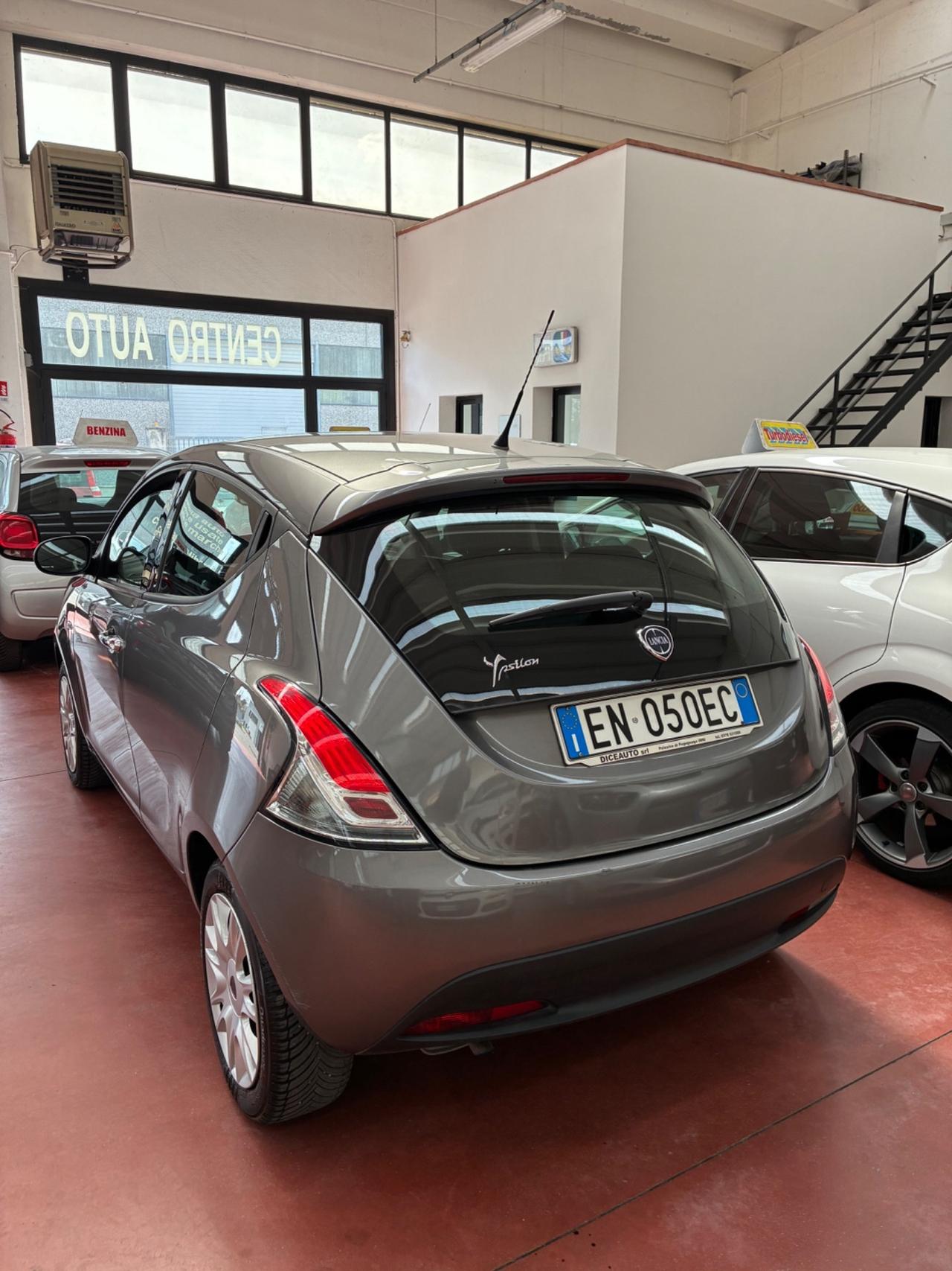 Lancia Ypsilon 1.2 69 CV 5 porte S&S Silver